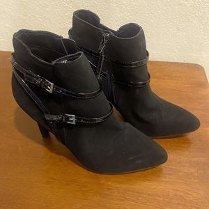 Black heeled boots